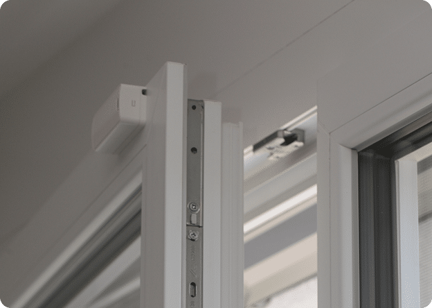 DIE elektronische Lösung von DIAGARD erkennt den Hebelversuch direkt am Fensterrahmen und löst in genau diesem Moment Alarm aus.